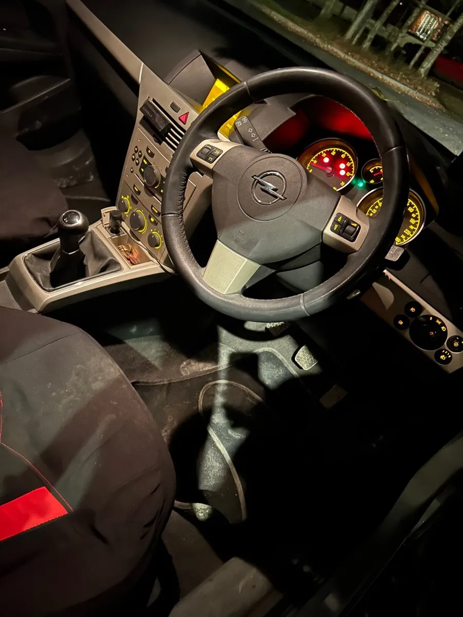 Opel Astra 2008 - Image 3