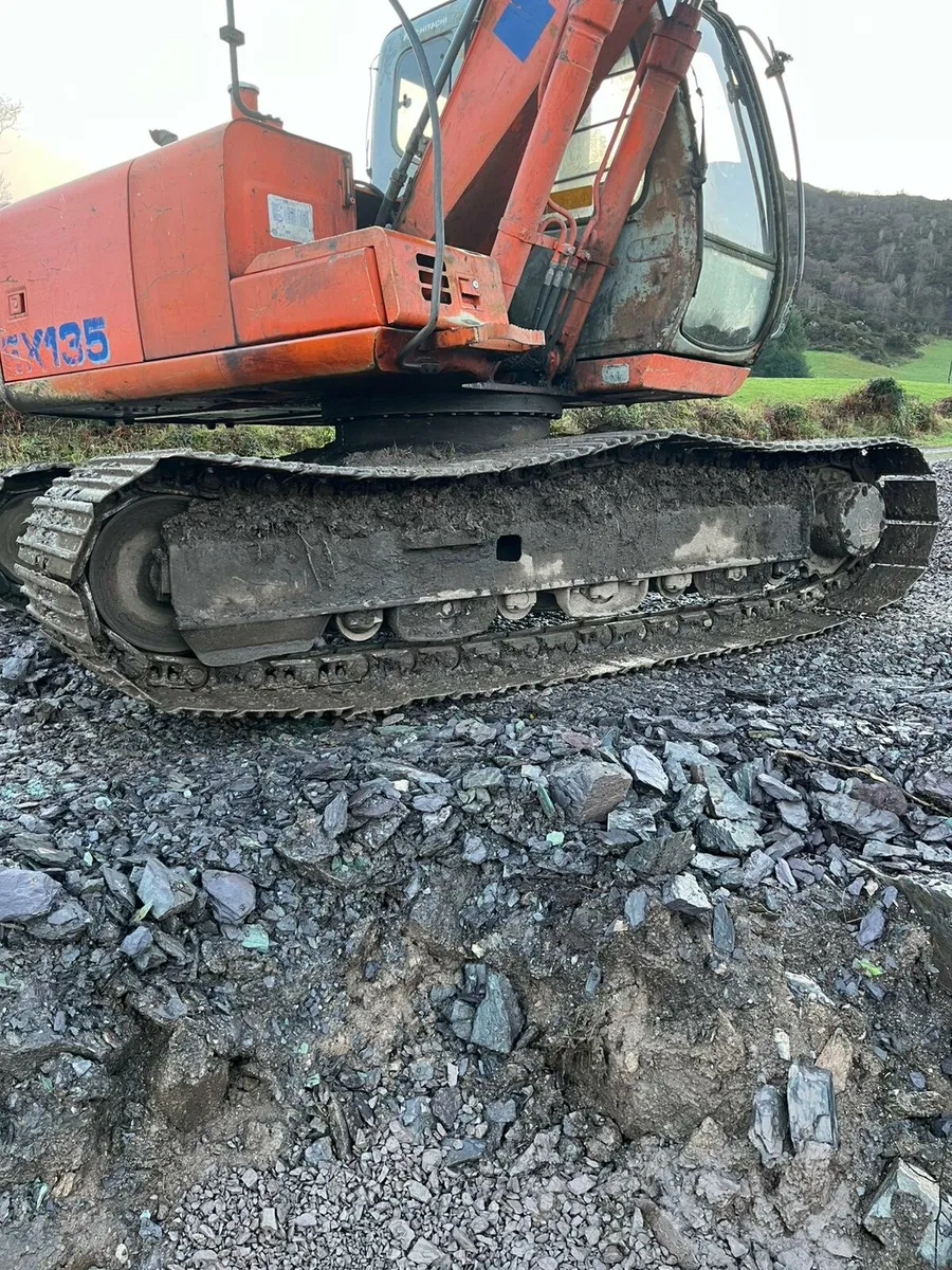 Digger chains and pads - Image 1