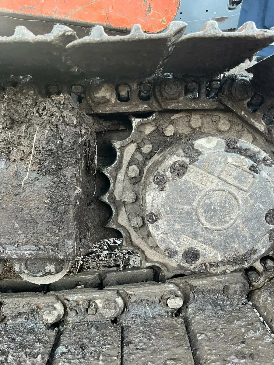 Digger chains and pads - Image 3