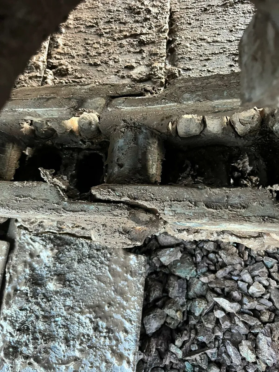 Digger chains and pads - Image 4