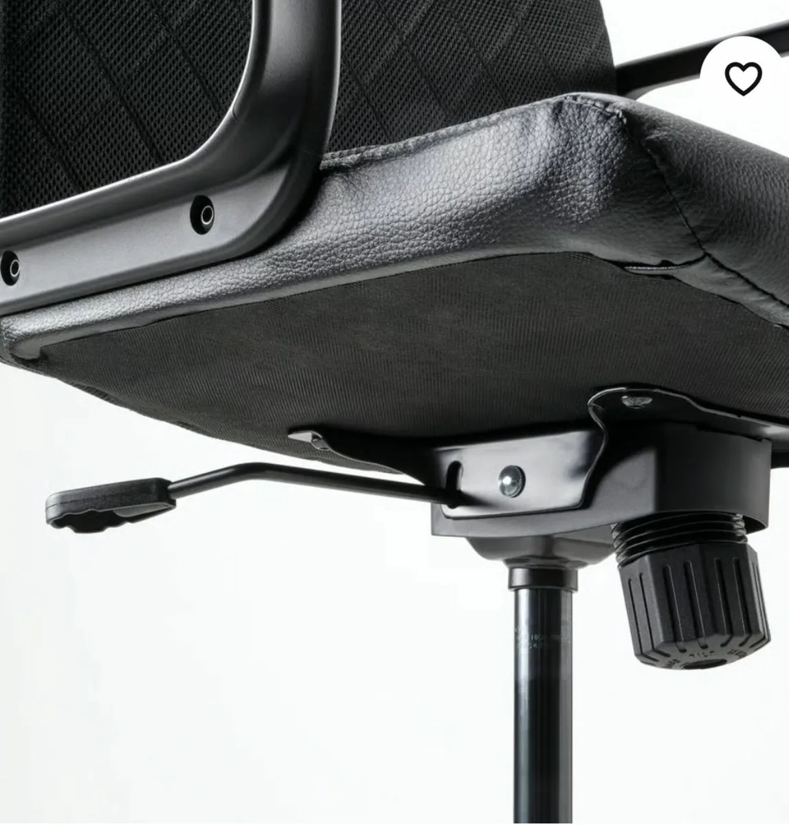 Black chair and fancy desk - Image 3