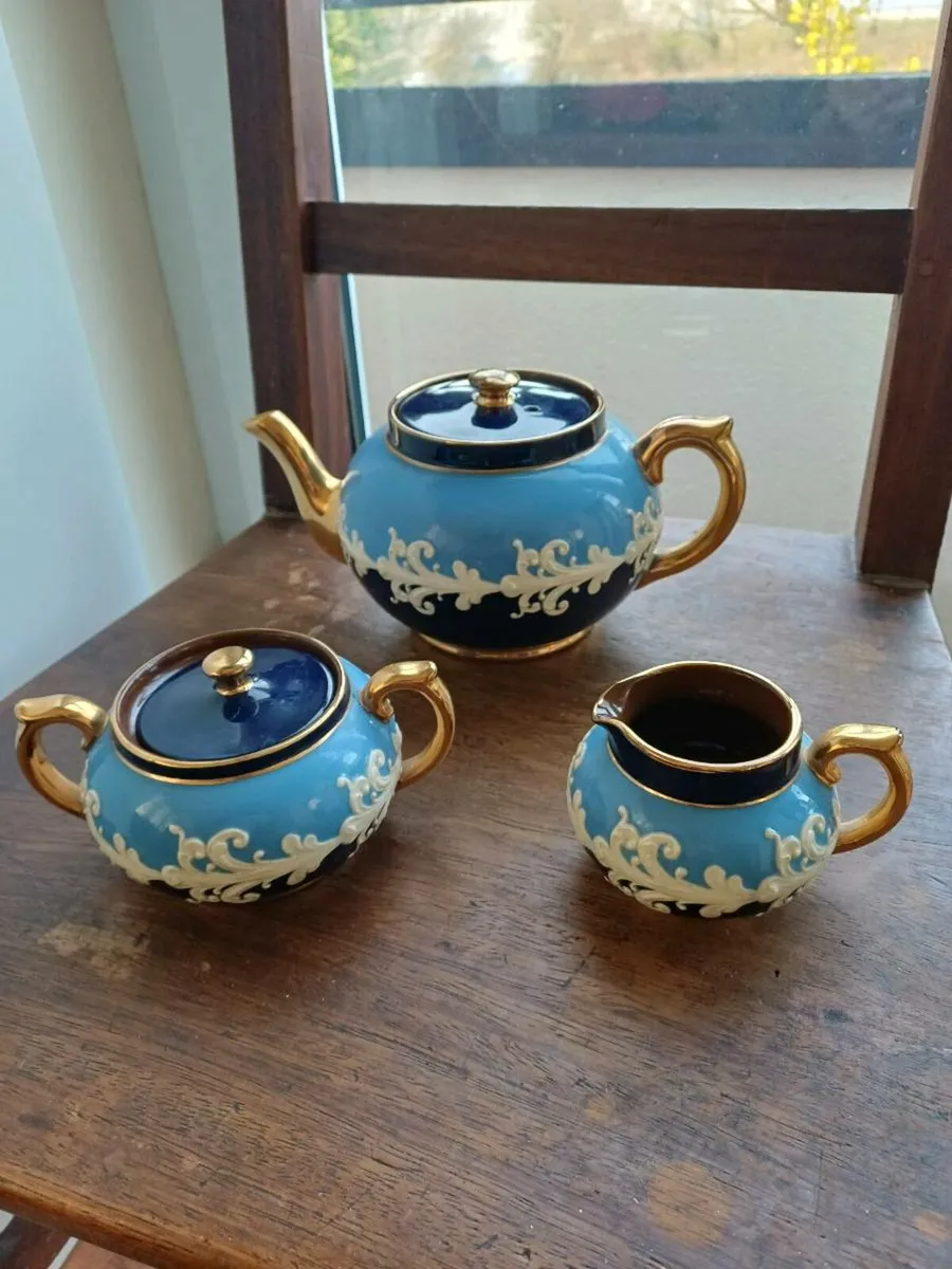 Gibsons pottery set - Image 1
