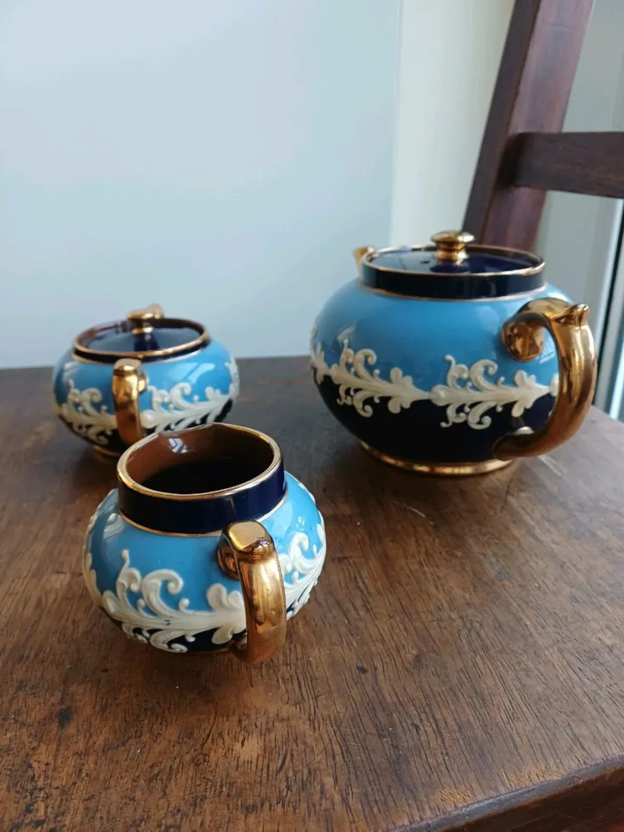 Gibsons pottery set - Image 2