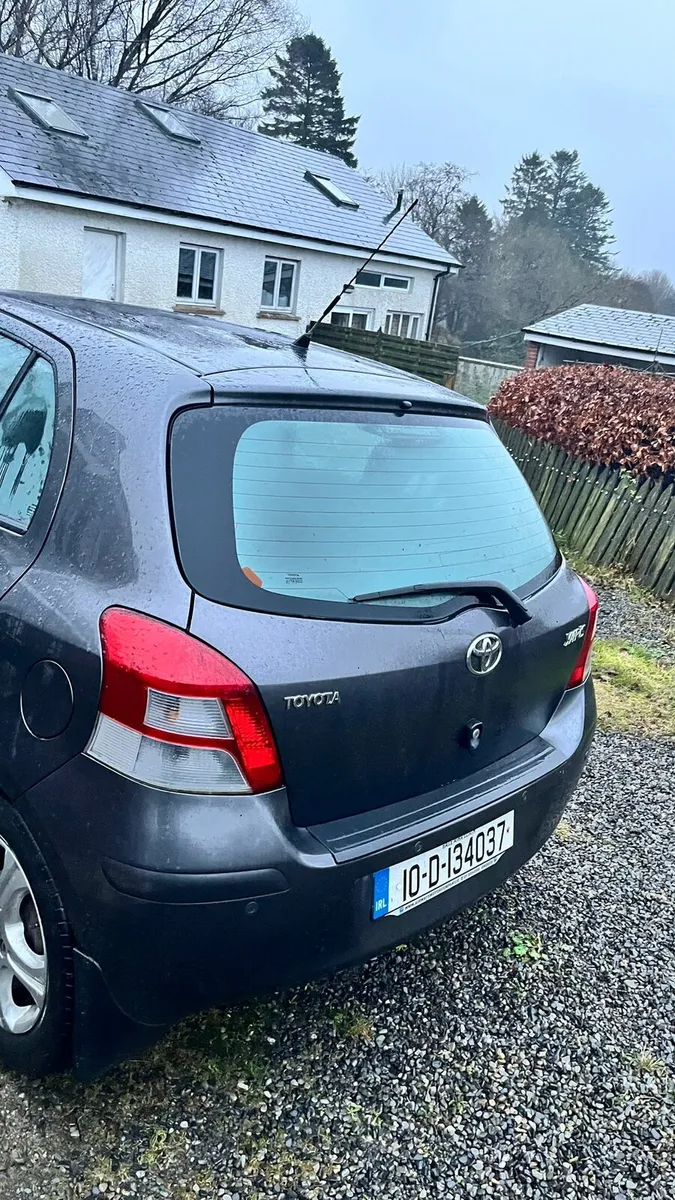 Toyota Yaris 2010 - Image 2