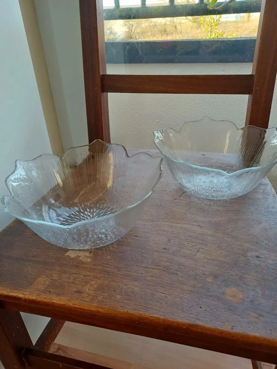 Glass lotus bowls - Image 1