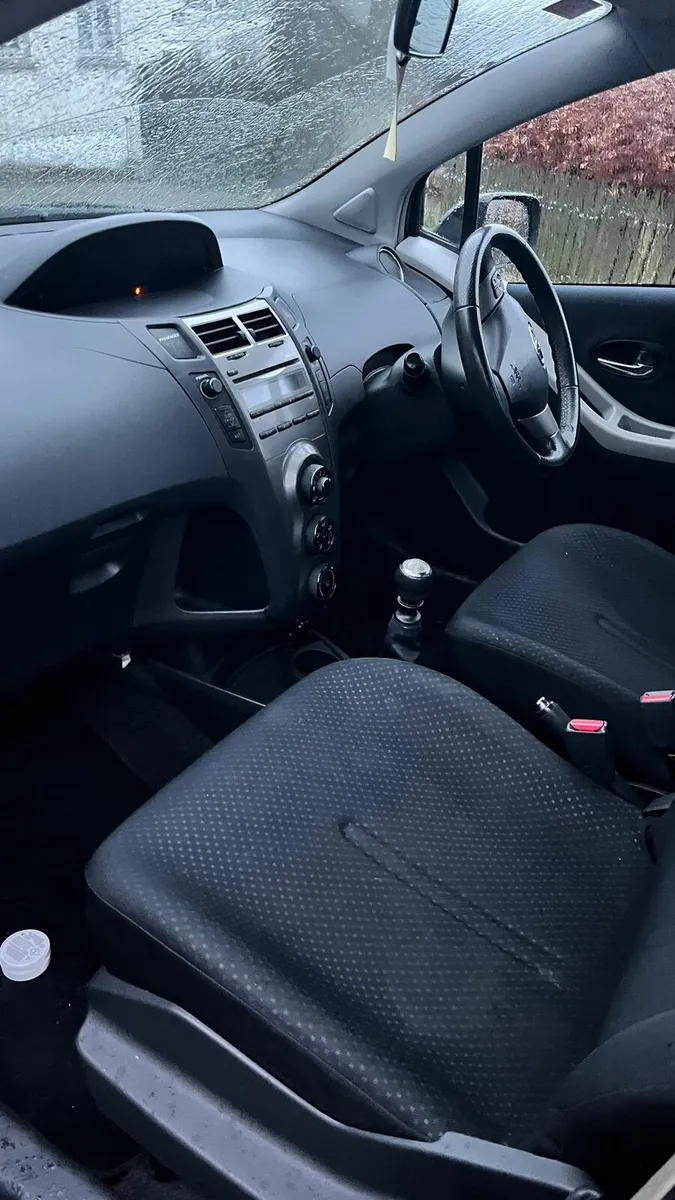 Toyota Yaris 2010 - Image 3