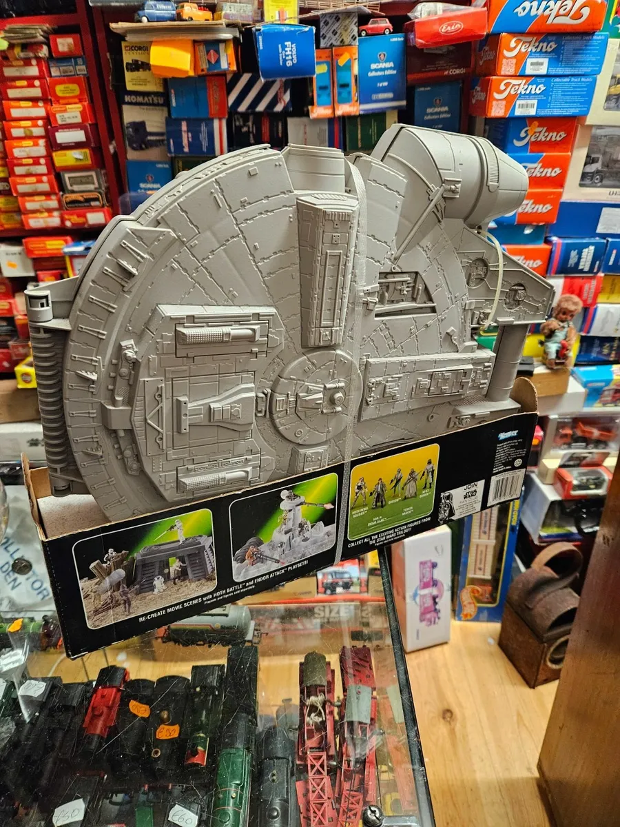 Star Wars POTF2 Millennium Falcon Figure Case - Image 4