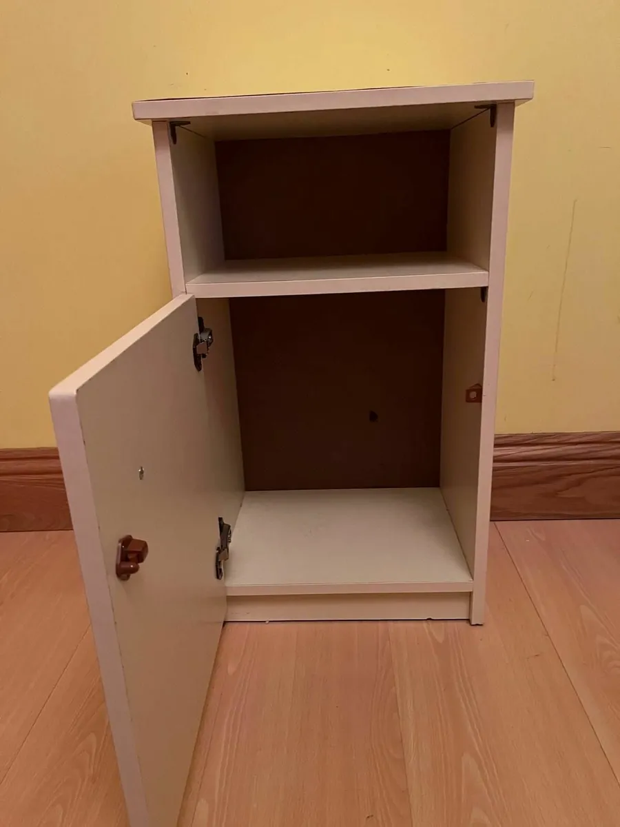 3 x Bedside Lockers with ornate gold trim - Image 2