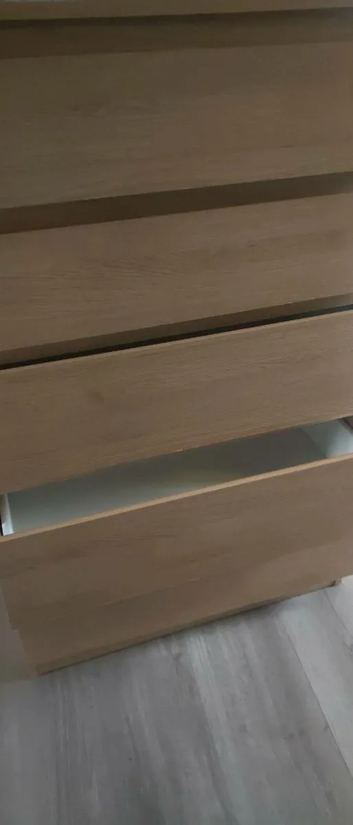 Wooden brown 5 drawers 40*70*112
Not much used .
H - Image 2