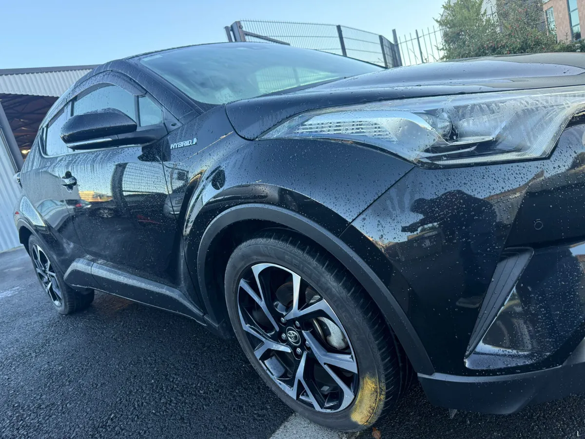 Toyota C-HR 2018 Hybrid - Image 3