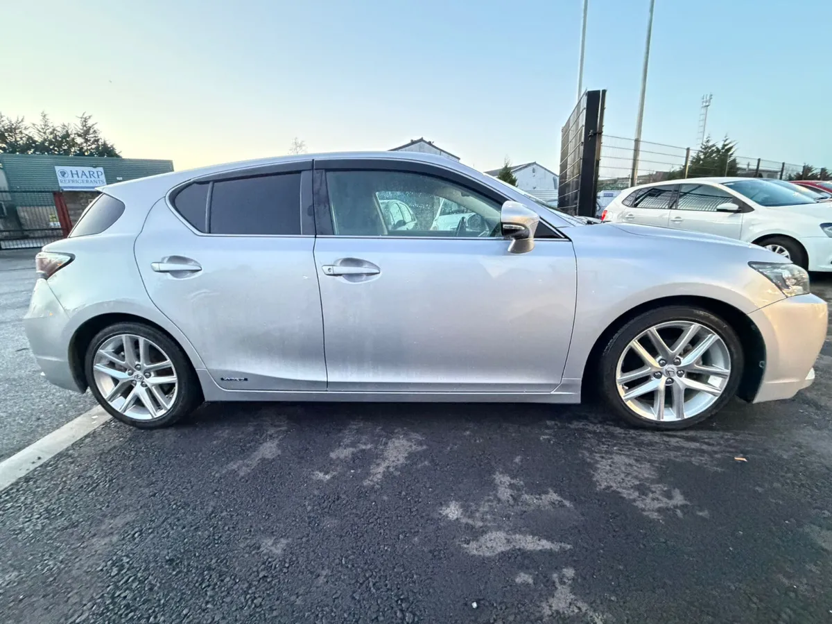 Lexux CT200H 2015 silver - Image 3
