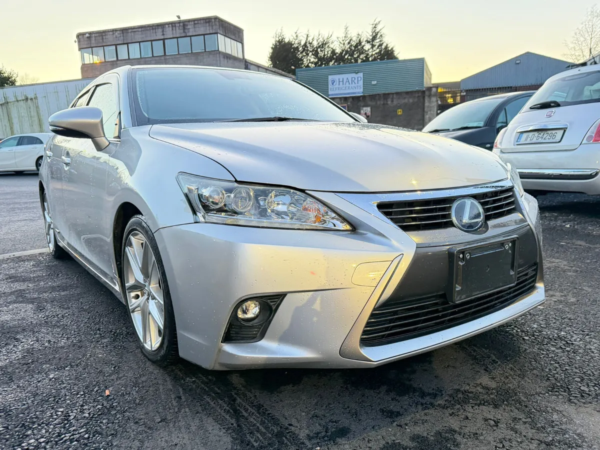 Lexux CT200H 2015 silver - Image 4