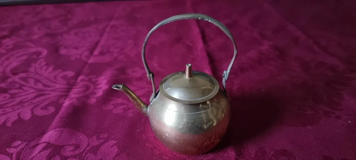 Vintage Solid Brass Decorative Tea Pot With Lid - Image 4