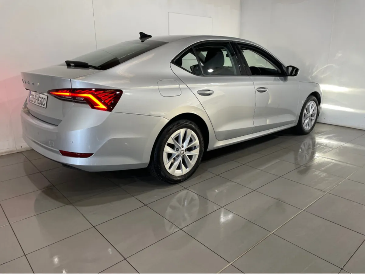 Skoda Octavia AMBITION 2.0 TDI 115HP FULL SERVICE - Image 3