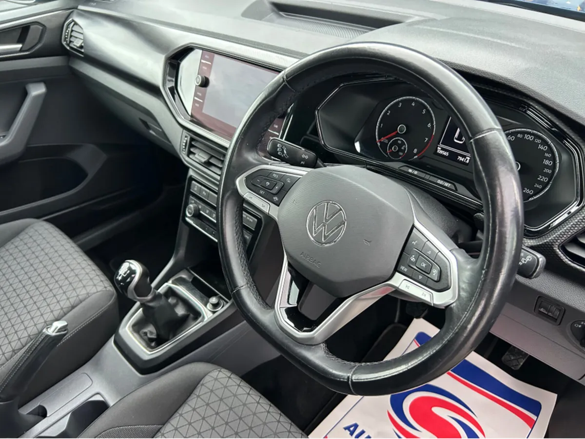 Volkswagen T-Cross LIFE 1.0 TSI MANUAL 5SPEED 95BH - Image 2