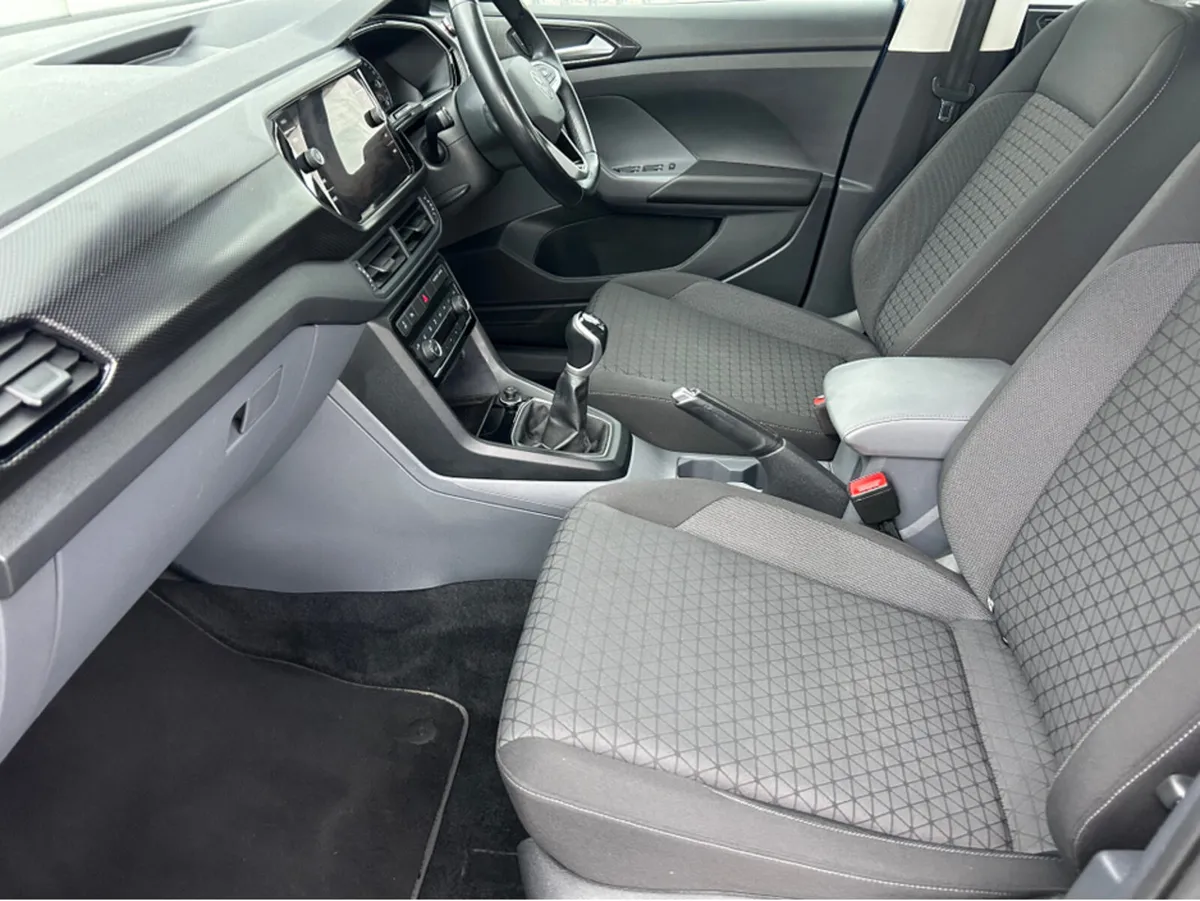 Volkswagen T-Cross LIFE 1.0 TSI MANUAL 5SPEED 95BH - Image 4