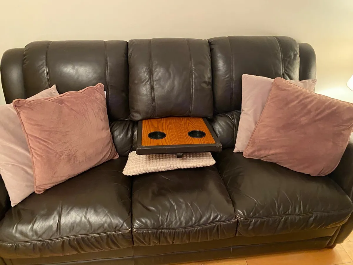 3 piece leather couch and 2chairs - Image 1