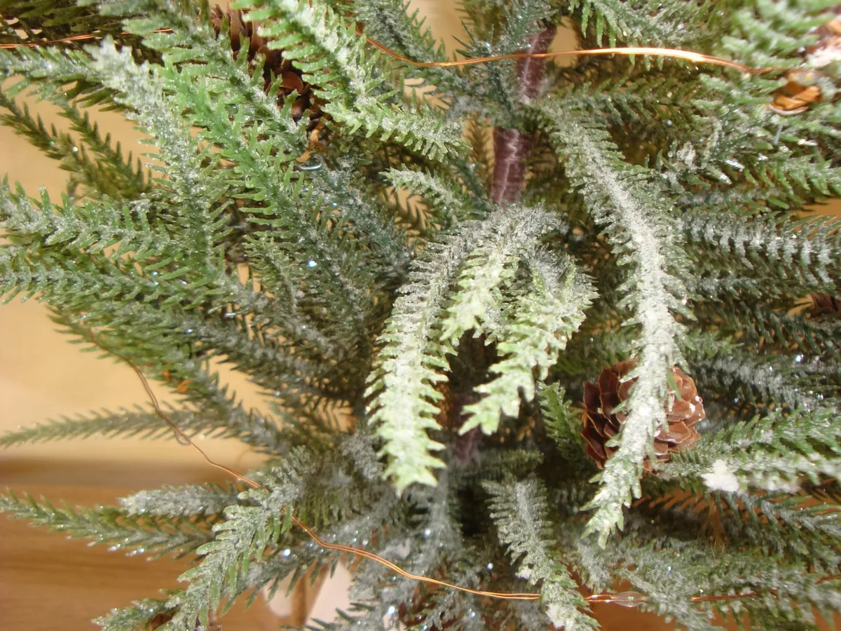 Table top tree with pinecones H85 - Image 3
