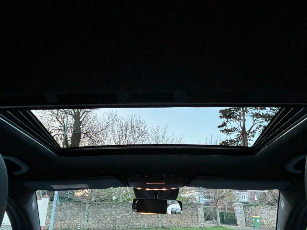 Mercedes-Benz EQC AMG LINE PREMIUM SUNROOF 400 - Image 3