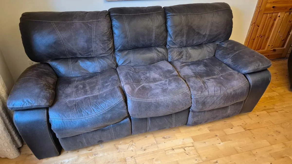 3 Piece Leather Sofa - Image 1
