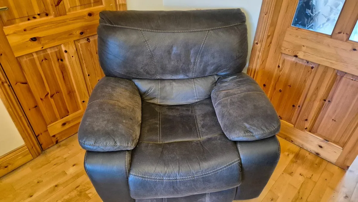 3 Piece Leather Sofa - Image 2