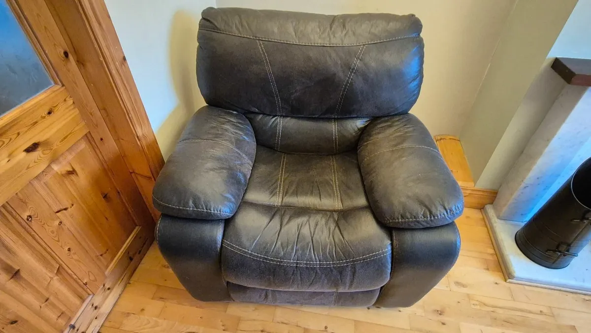 3 Piece Leather Sofa - Image 3