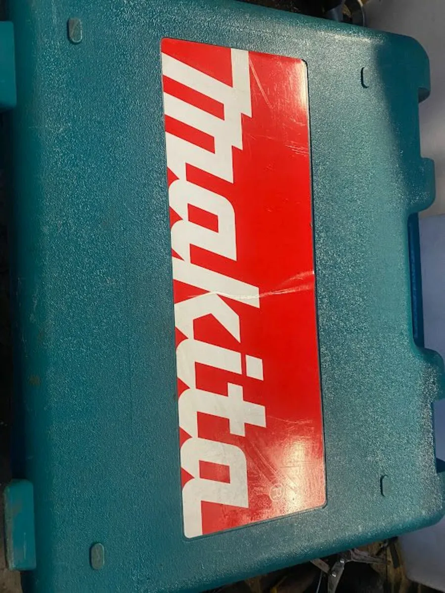 Makita DA4000LR  Angle Drill - Image 2