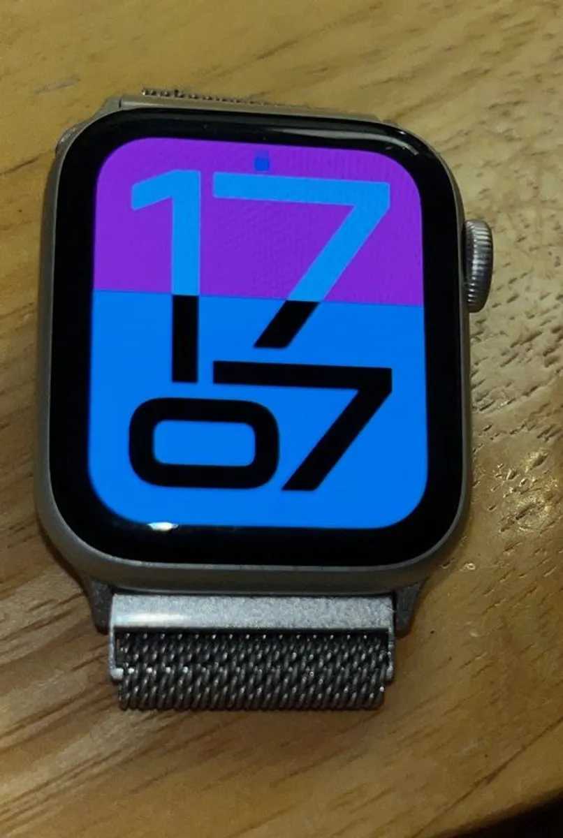 Apple Watch SE - Image 2