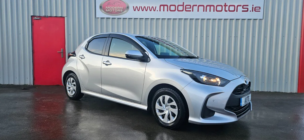 toyota yaris auto hybrid/petrol new model low kms - Image 1