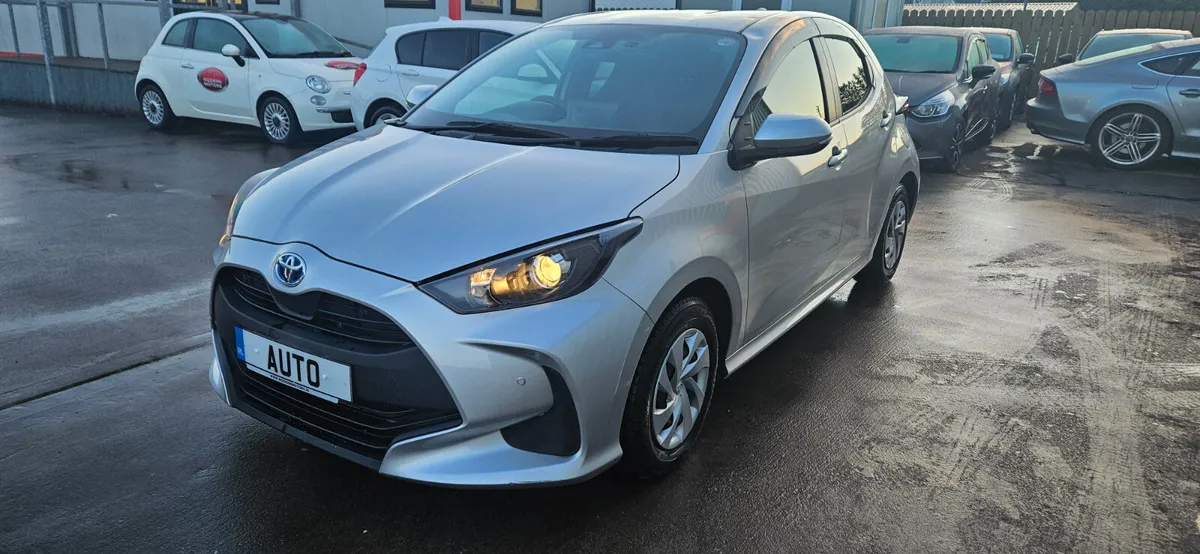 toyota yaris auto hybrid/petrol new model low kms - Image 3