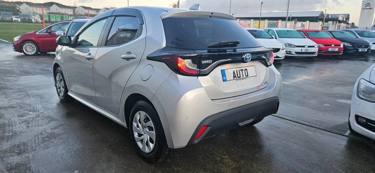 toyota yaris auto hybrid/petrol new model low kms - Image 4