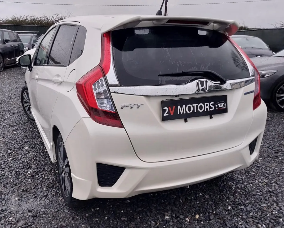🔵 Honda Fit GP5 1.5 Petrol Hybrid 5DR Automatic - Image 4