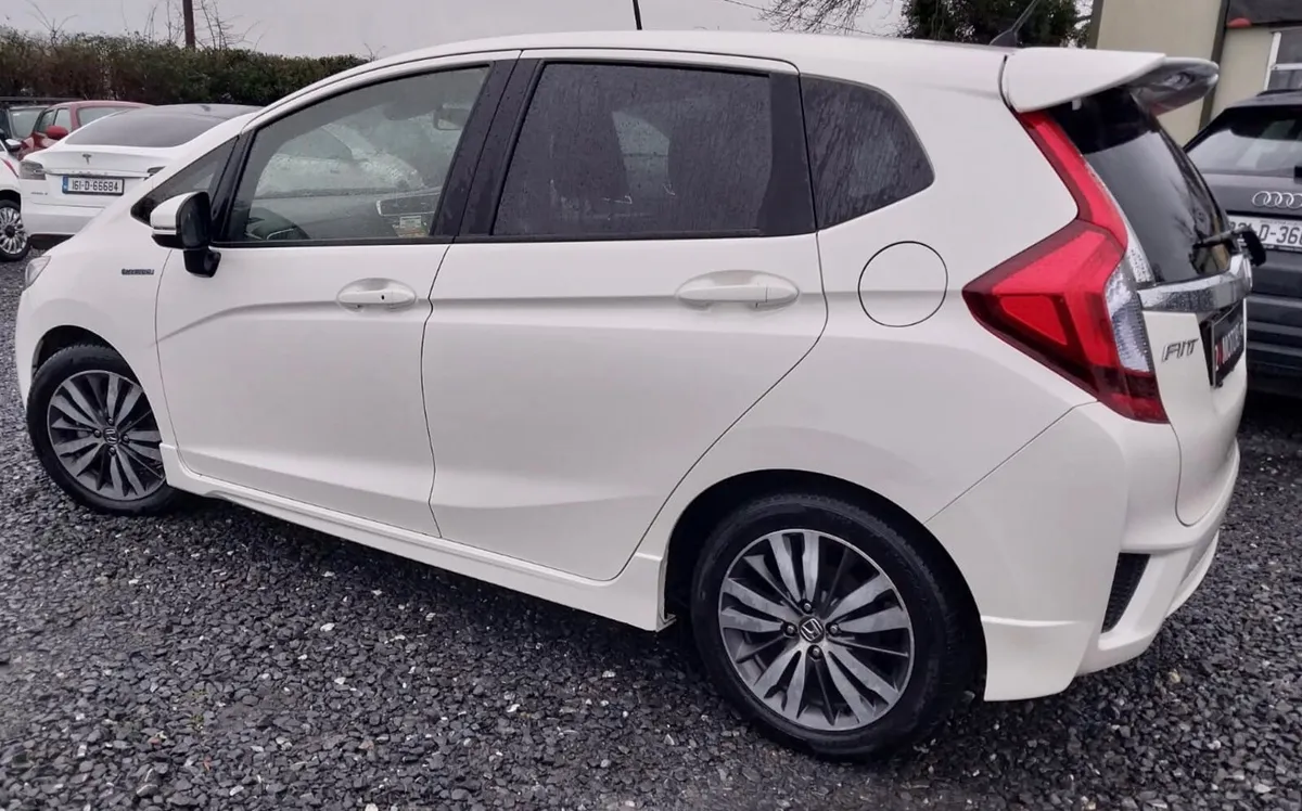 🔵 Honda Fit GP5 1.5 Petrol Hybrid 5DR Automatic - Image 3