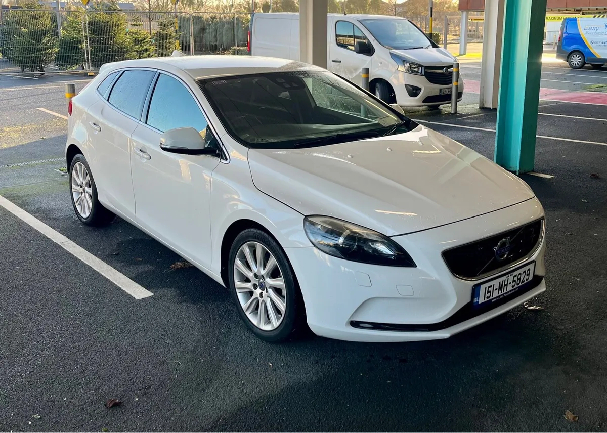 2015 Volvo V40 Automatic - Image 1