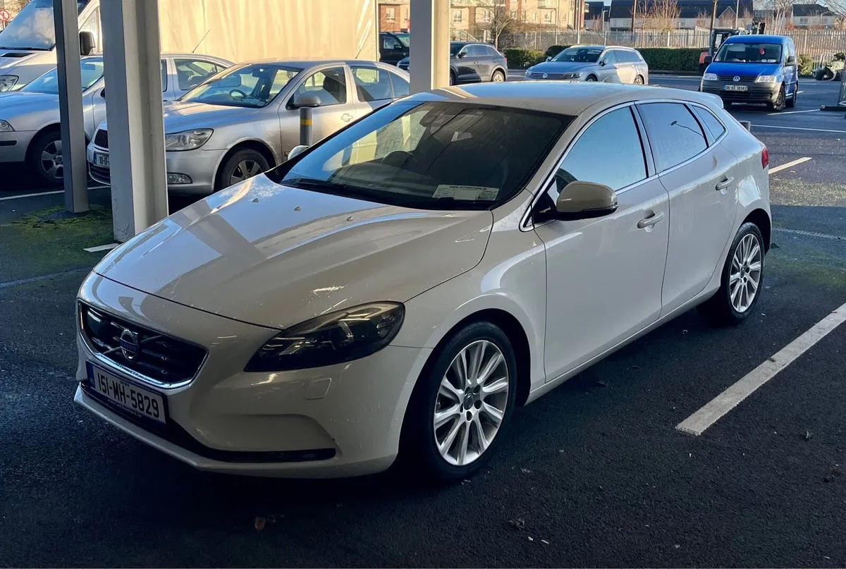 2015 Volvo V40 Automatic - Image 2