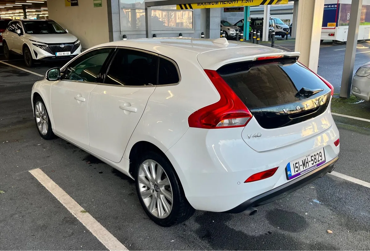 2015 Volvo V40 Automatic - Image 3