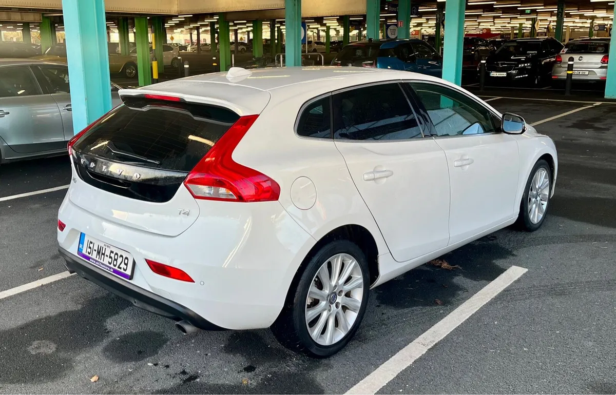 2015 Volvo V40 Automatic - Image 4