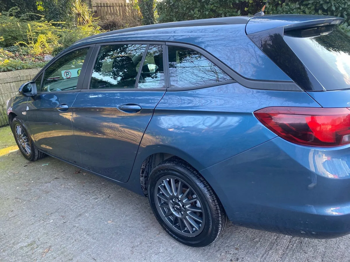 Opel Astra - Image 2