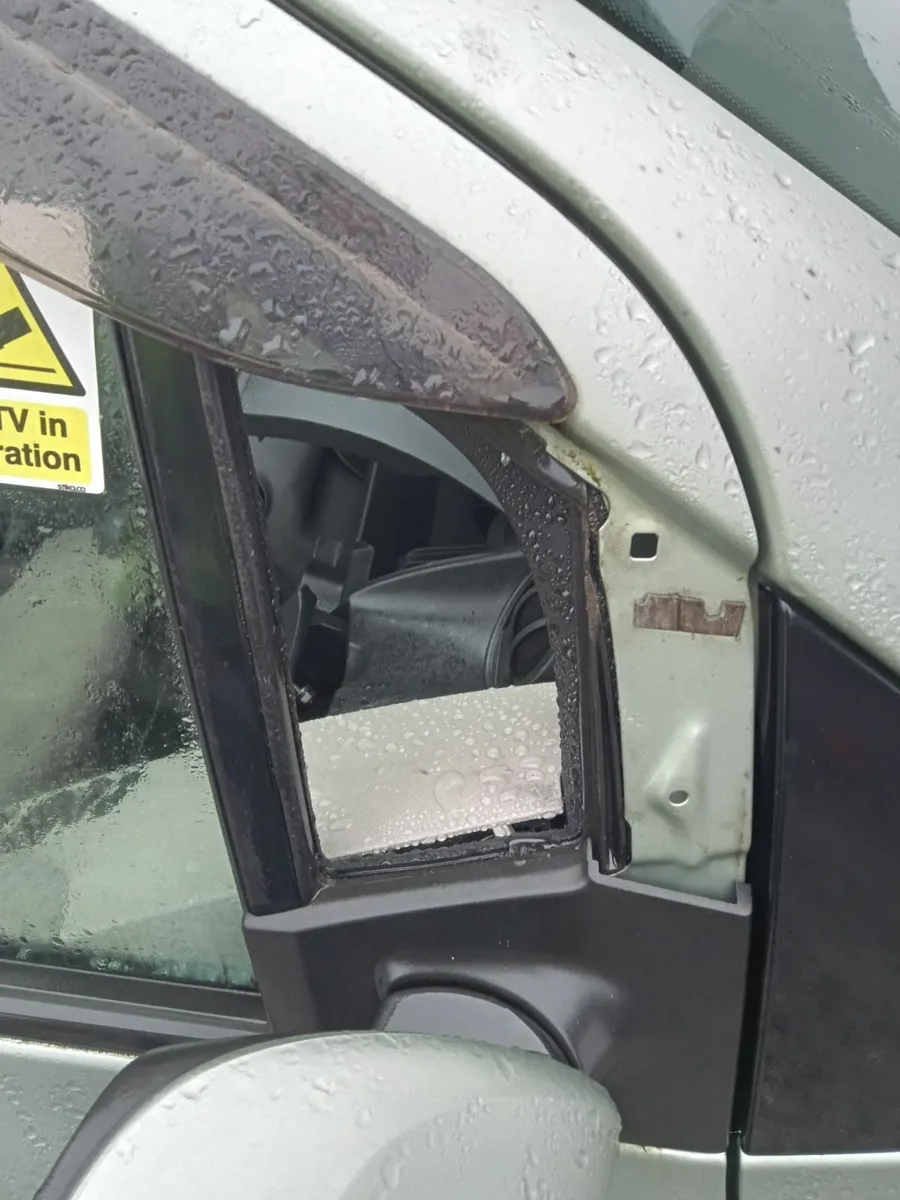 Toyota vitz automatic nct 6/26 - Image 4