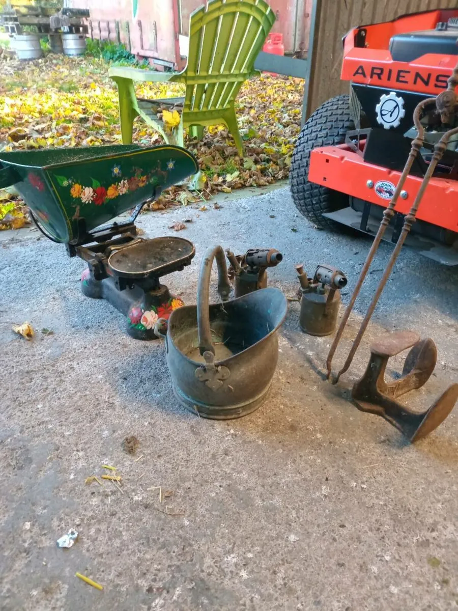 Old avery scales and other old bits and bobs. - Image 2