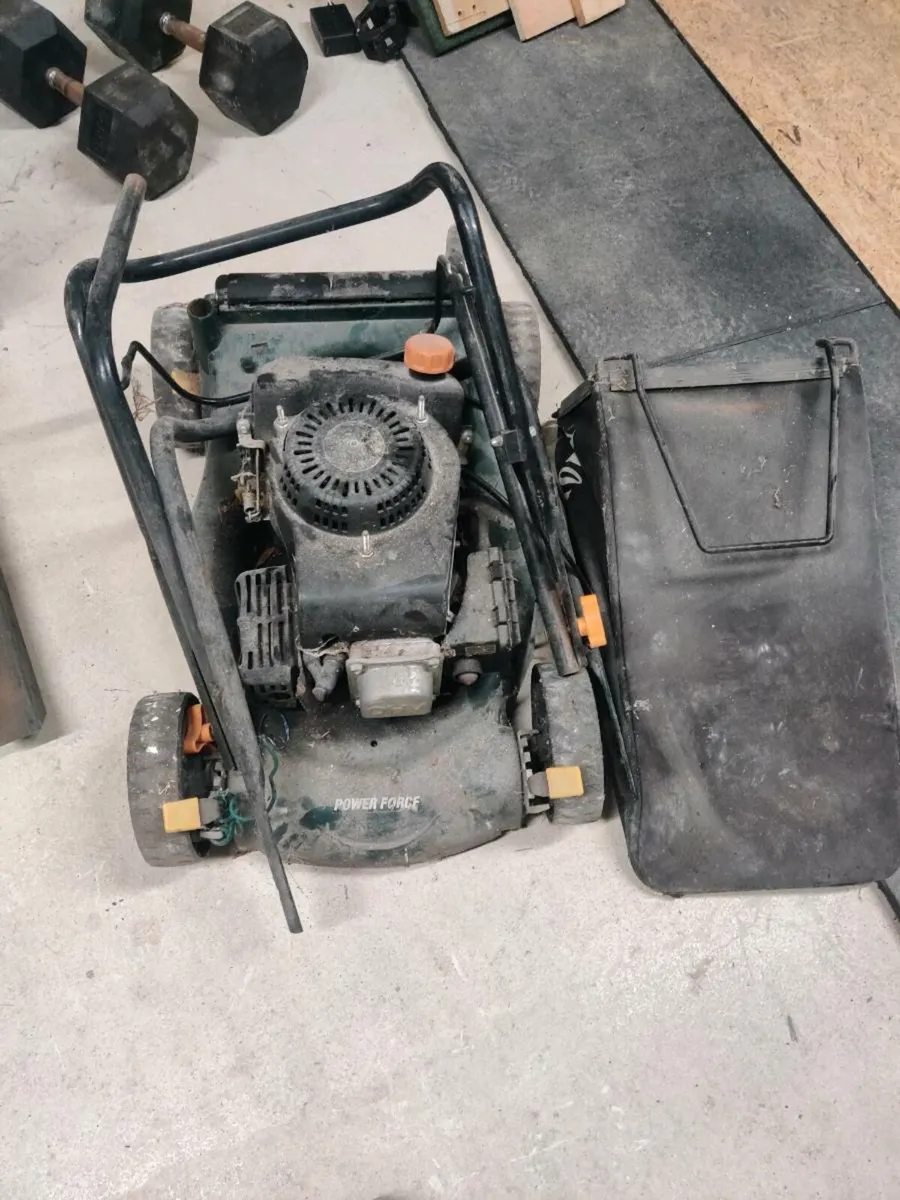 Free lawnmower for parts or repairs - Image 1