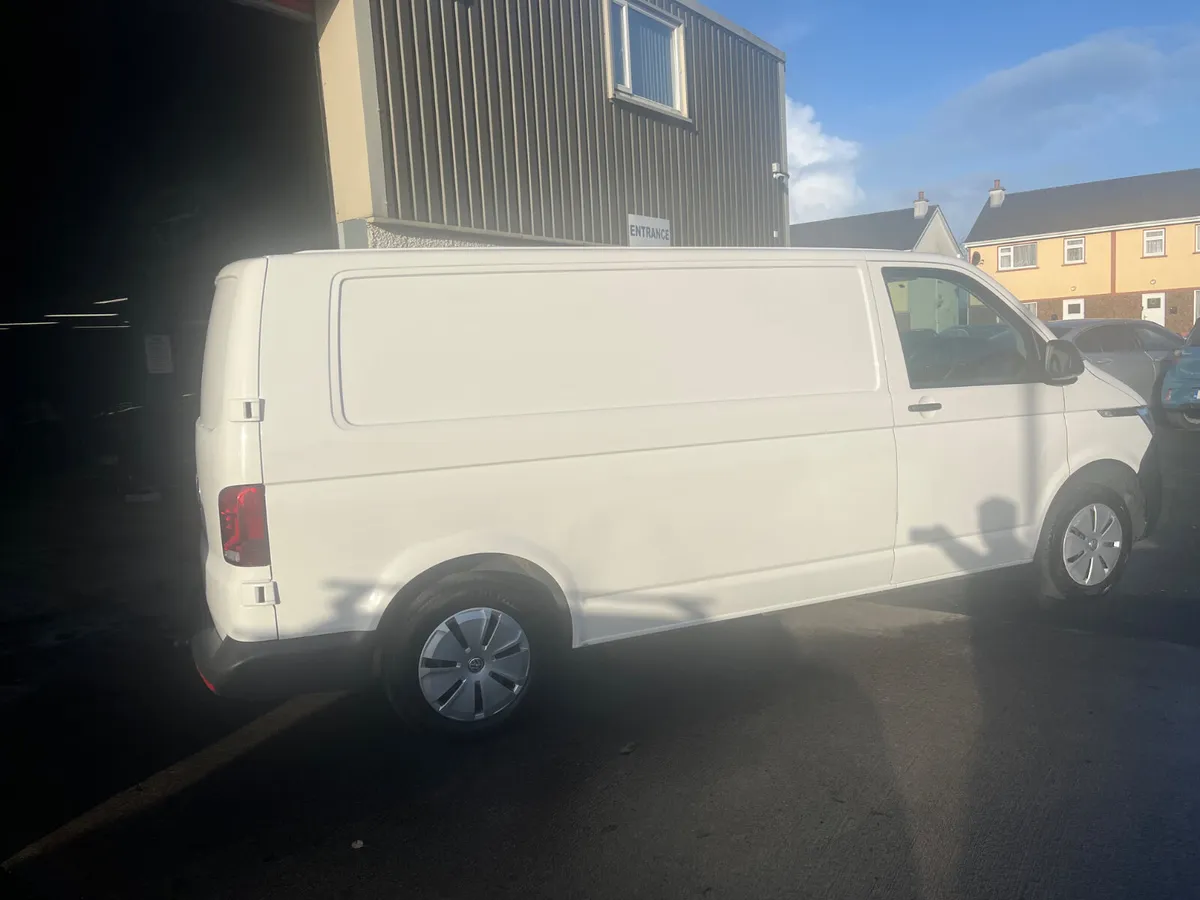 Volkswagen Transporter 2021 - Image 3