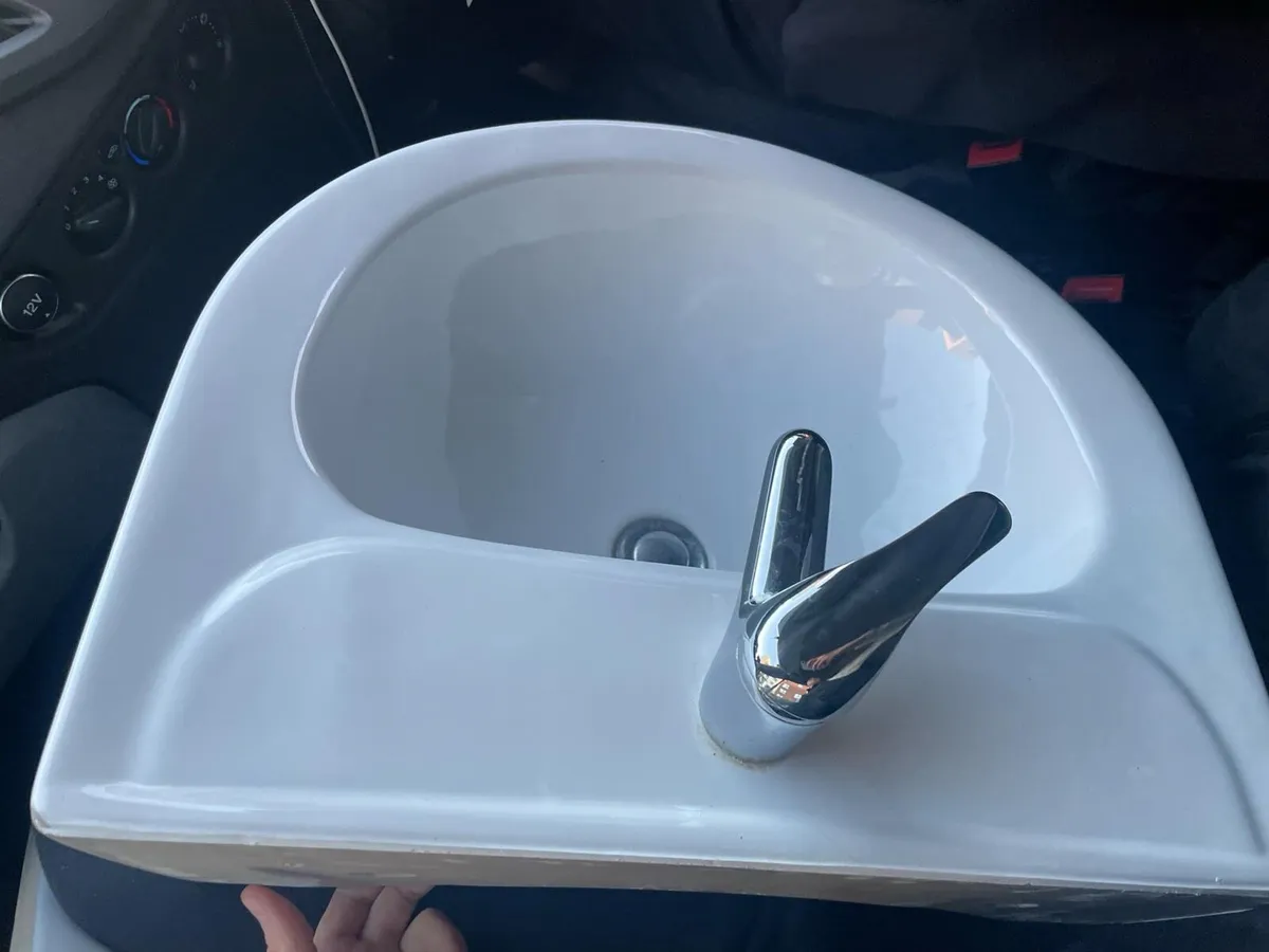 Bathroom sink + tap - Image 2