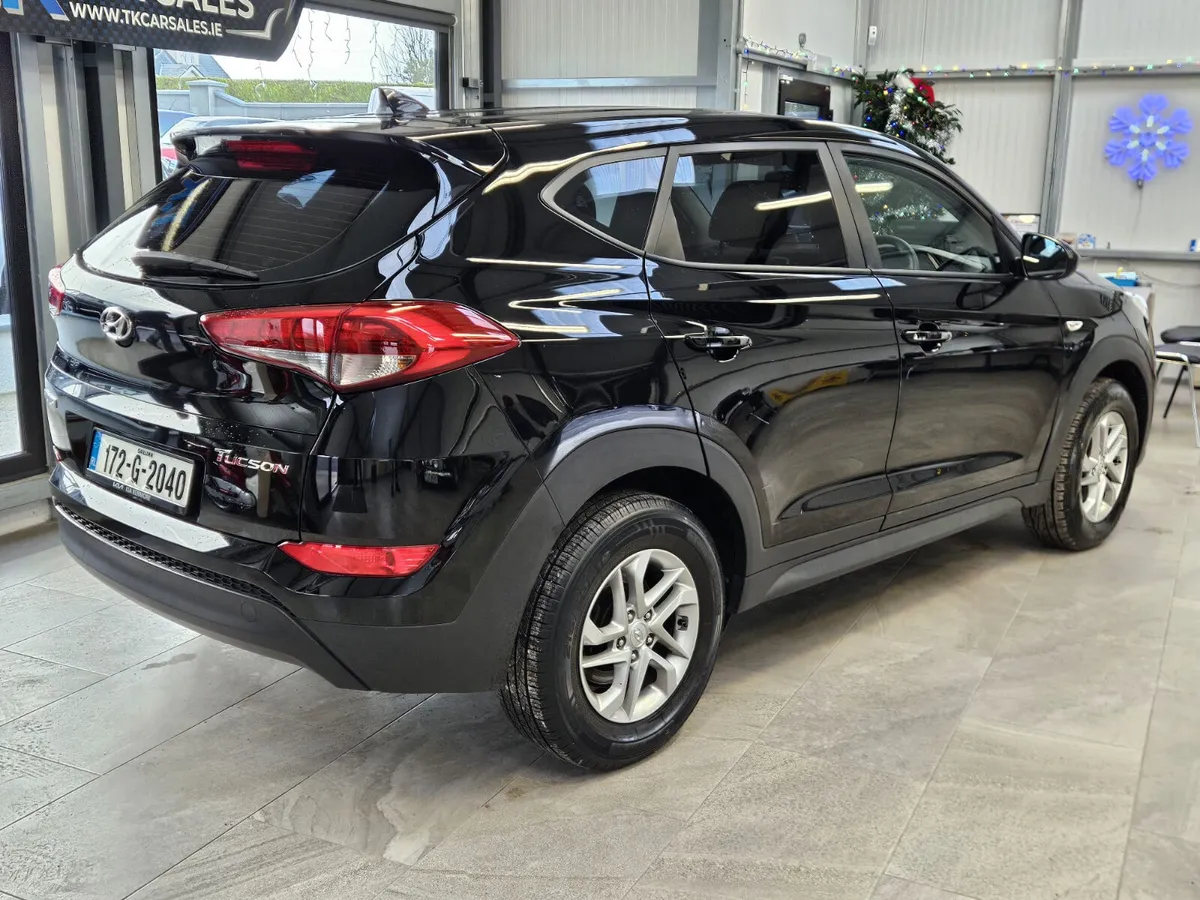 17 HYUNDAI TUCSON COMFORT LOW MILEAGE - Image 2