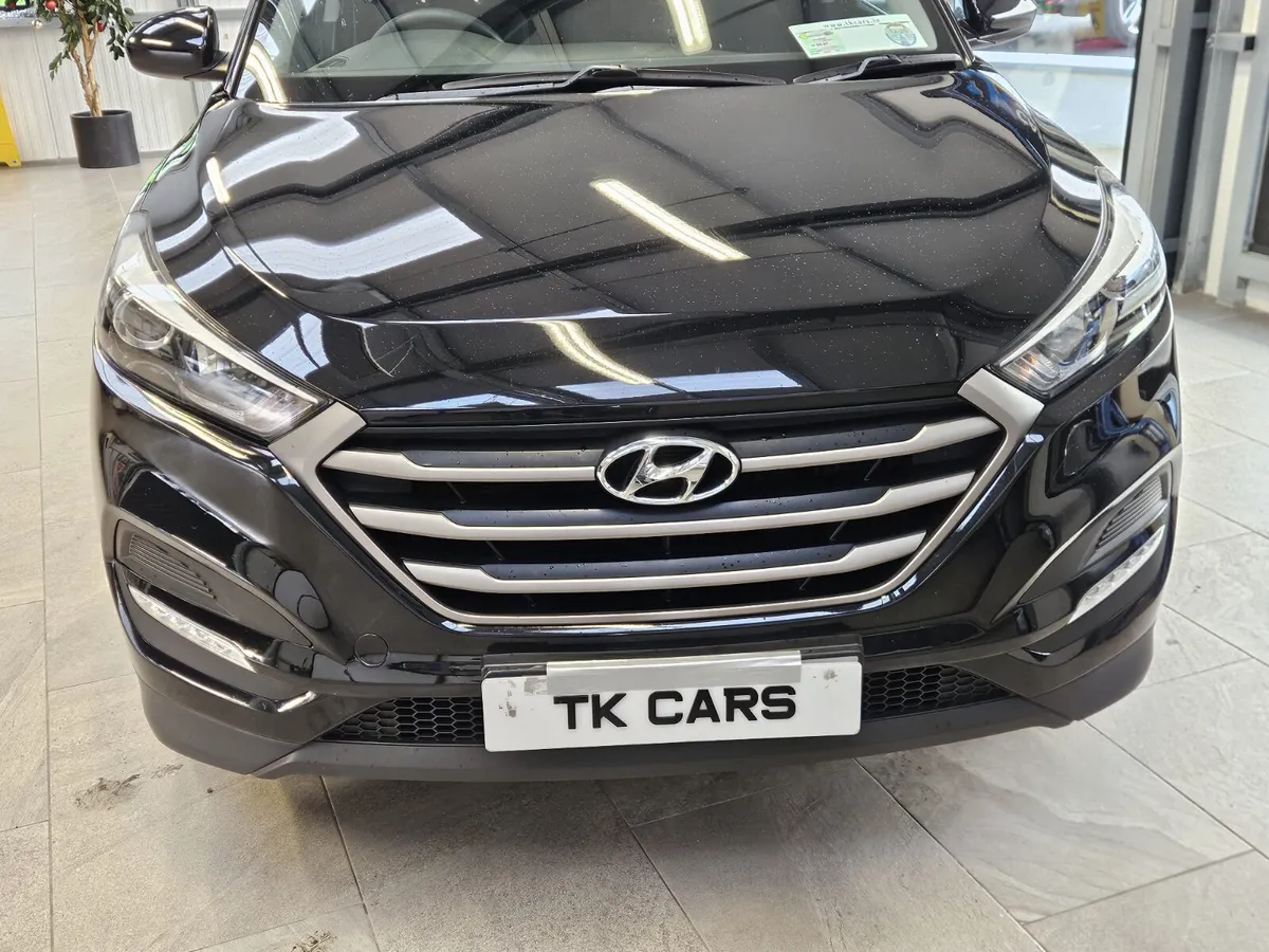 17 HYUNDAI TUCSON COMFORT LOW MILEAGE - Image 4