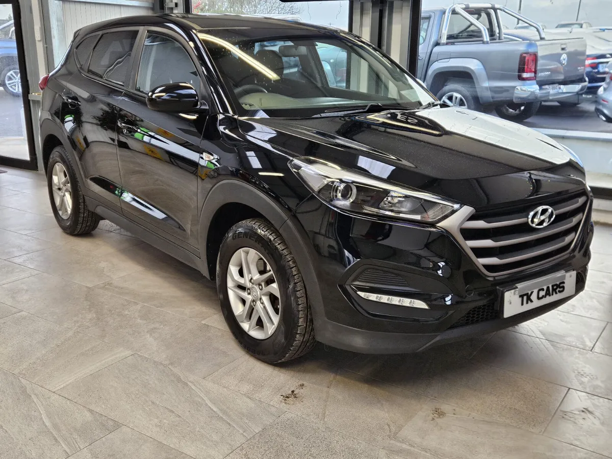 17 HYUNDAI TUCSON COMFORT LOW MILEAGE - Image 1