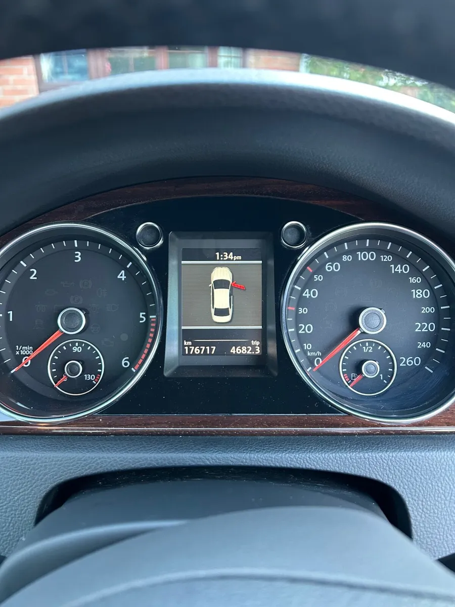 Volkswagen Passat 2014 - Image 2