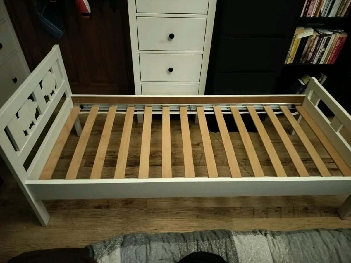 Kids bed frame - Image 1