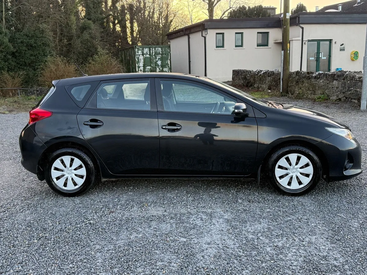 2014 Toyota Auris Petrol NCT 10/26 - Image 3