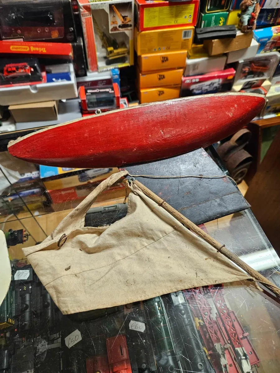 Vintage Pond Yacht - Image 2